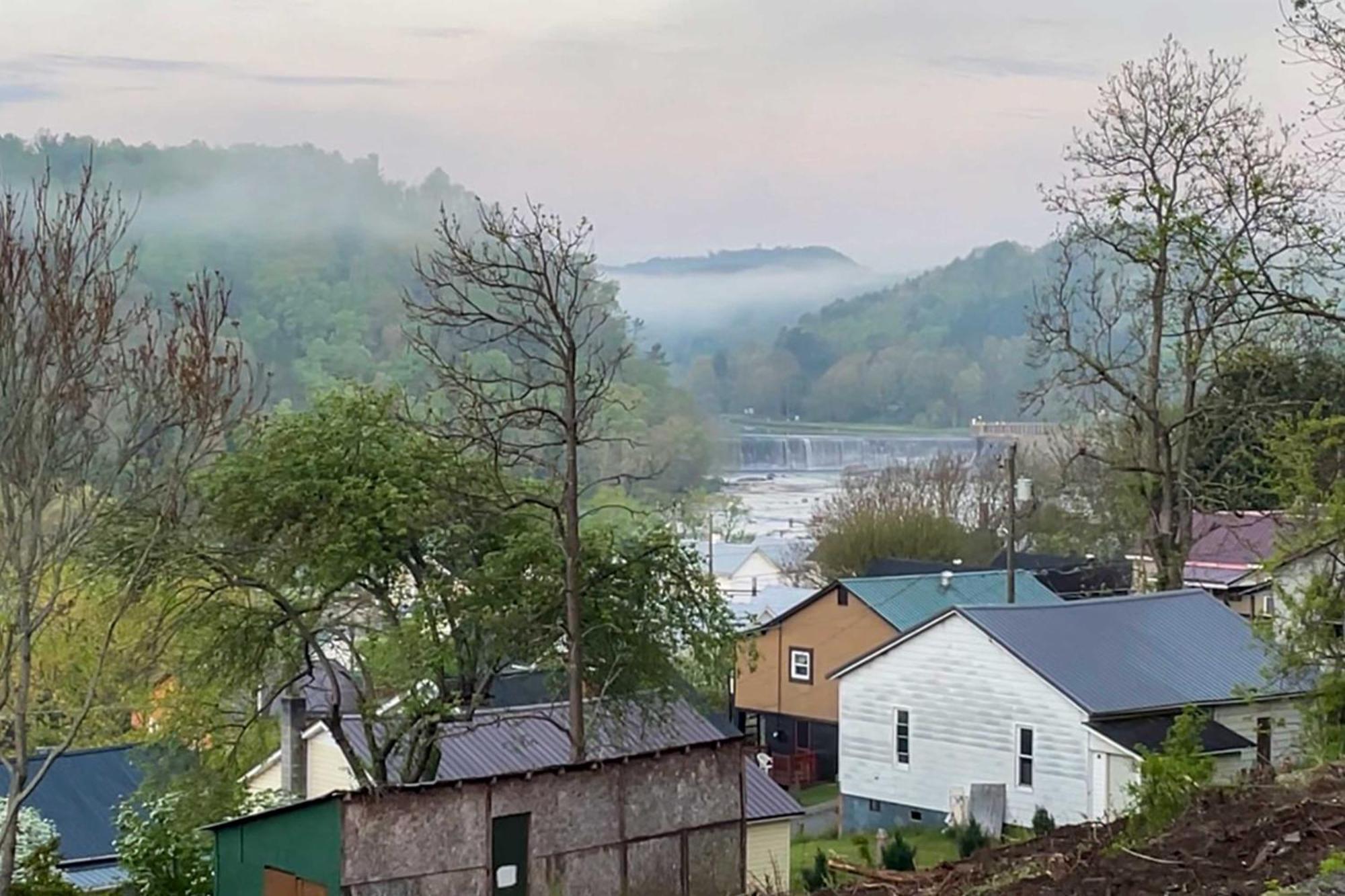 Cozy Fries Escape With Mountain And River Views! 갈락스 외부 사진